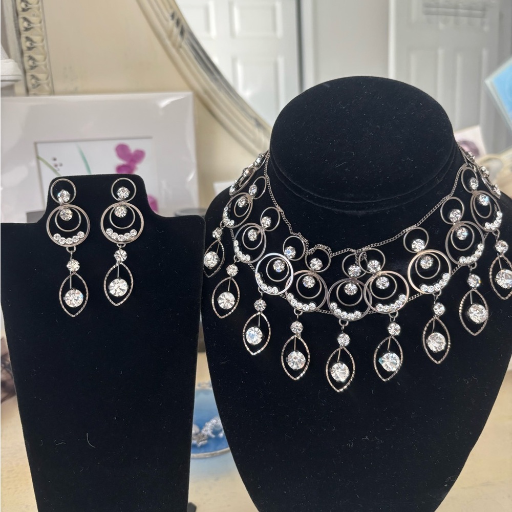 Elegant Silver Necklace and Earring Set